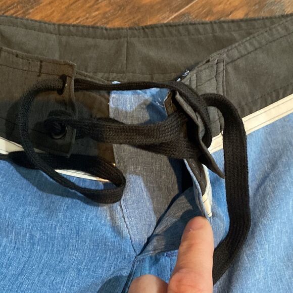Burnside Board Shorts - Size 30 - Picture 3 of 7